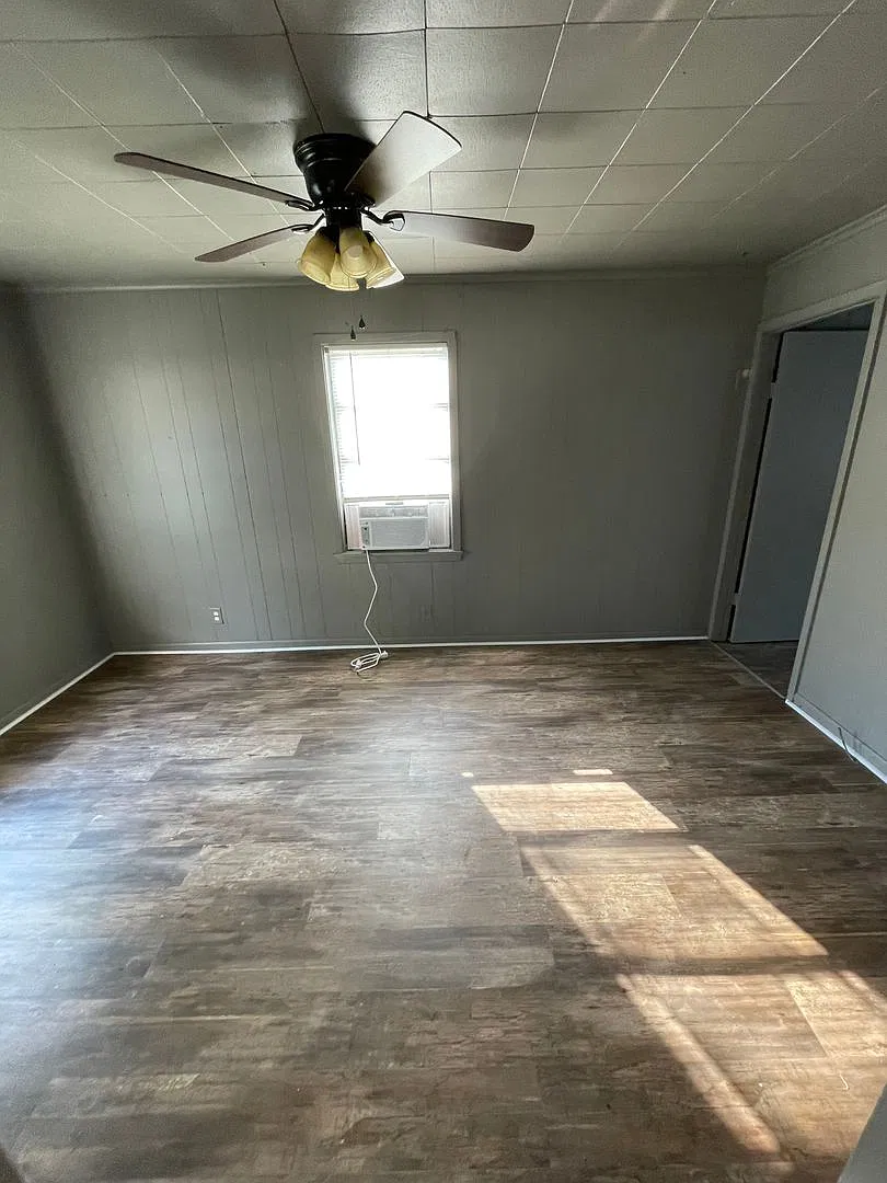 415 W Logan St — Photo 4