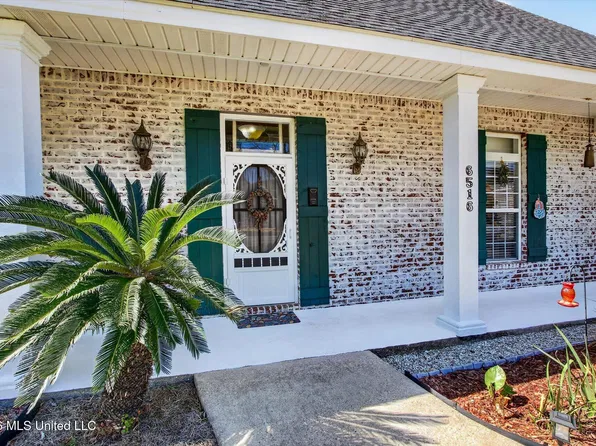 6516 Koula Dr, Diamondhead, MS 39525