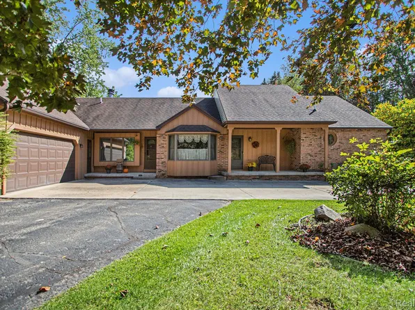 4205 Forest River Trl, Columbiaville, MI 48421