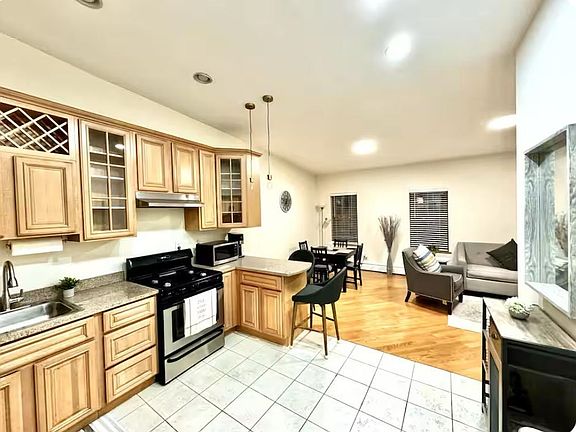 3rd image of 73 Palisade Ave APT 3