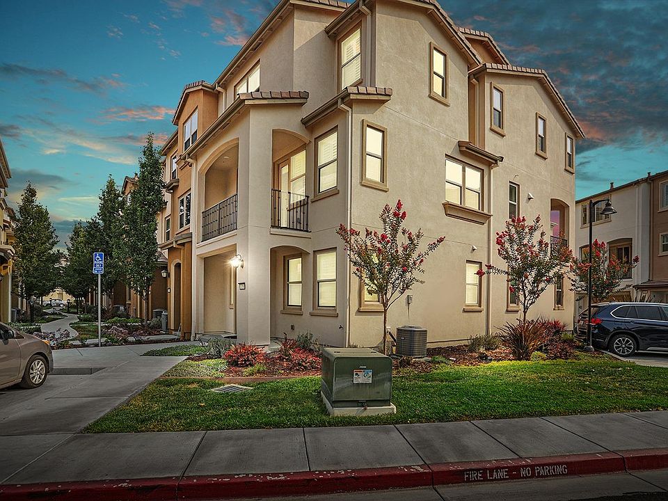 2nd image of 2768 Ferrara Cir