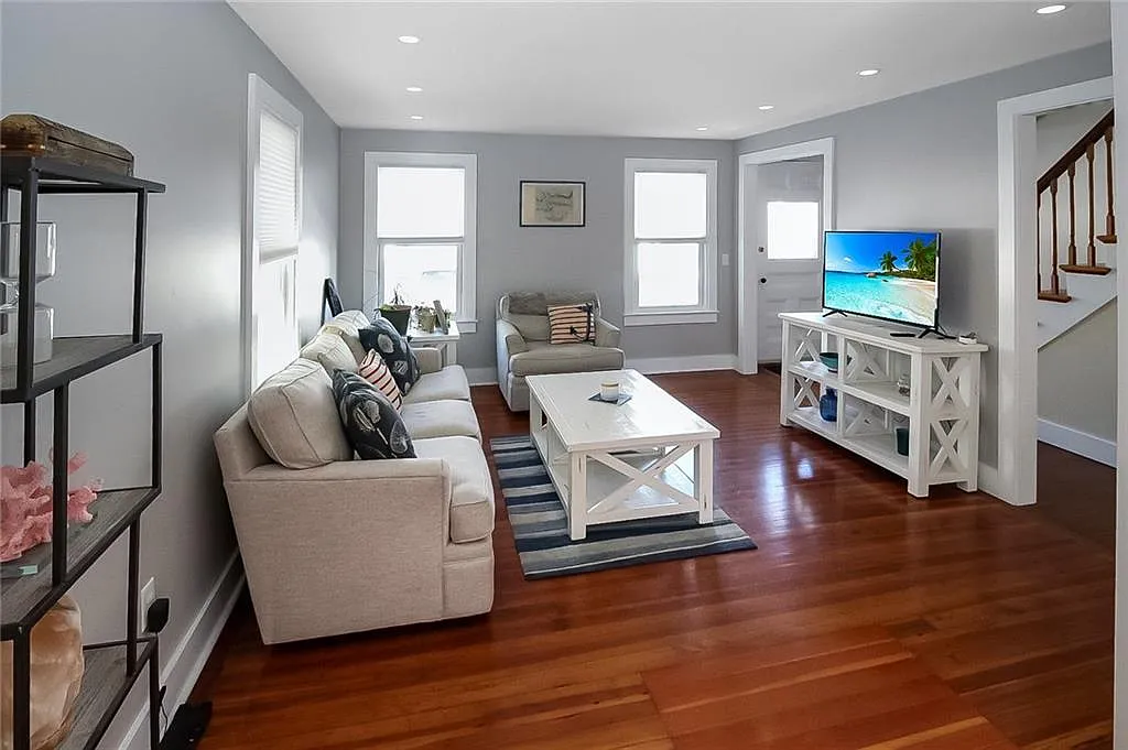 3 bed, 969 sqft, $3,600 — Photo 3