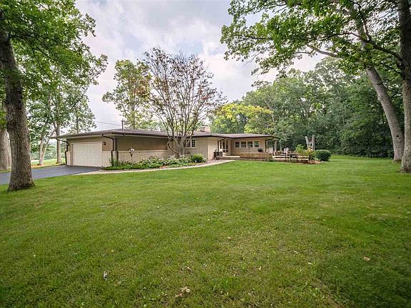 3rd image of 7055 Kinnikinnick Dr