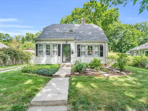 604 N McKinley Ave, Champaign, IL 61821