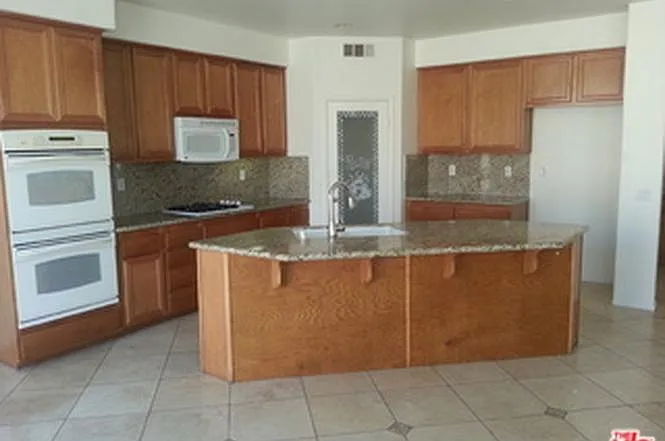 7560 Pine Ridge Pl — Photo 3