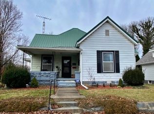 609 SE 1st St, Washington, IN 47501