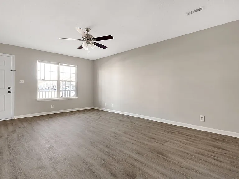 550 New South Dr — Photo 22