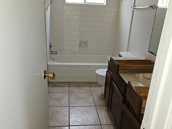 4th image of 2618 N Camden Pkwy