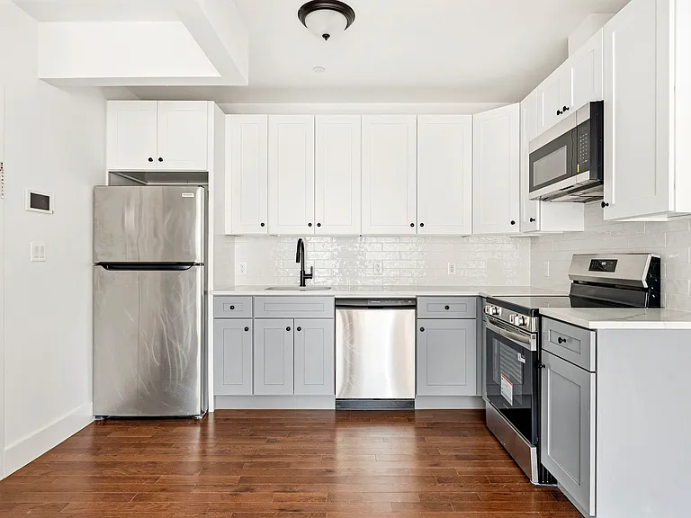 185 Utica Ave #B — Photo 2