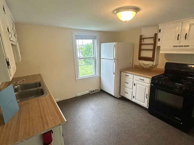 79 Chase St — Photo 2