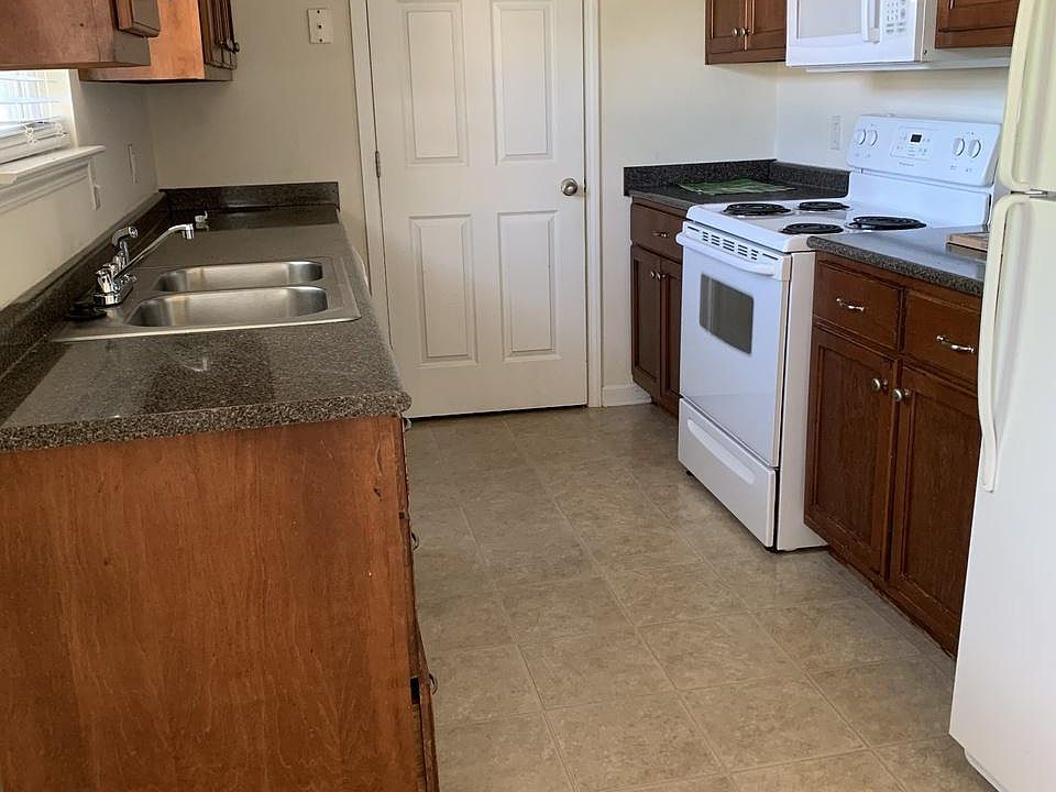 2nd image of 105 Creekdale Ct