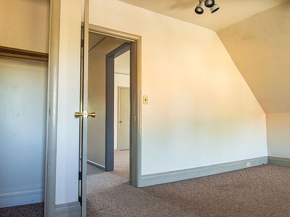 5th image of 15-17 N 15th Ave E #5