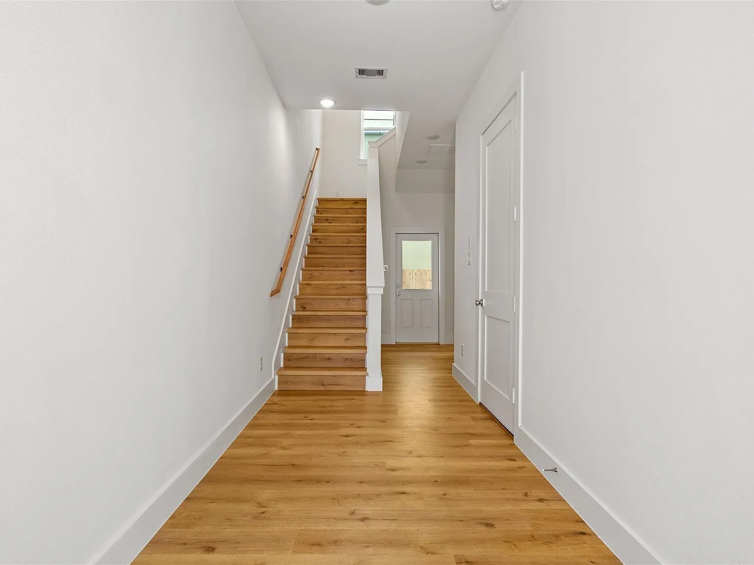 3 bed, 3.5 bath, 2524 sqft, $3,000 — Photo 4