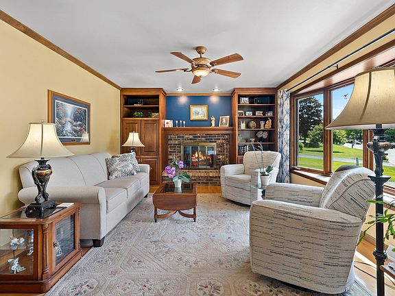 3rd image of 204 W Highland Dr
