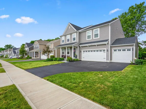 8022 Narrow Leaf Dr, Blacklick, OH 43004