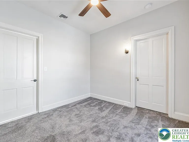 240 Franklin St #2 — Photo 9