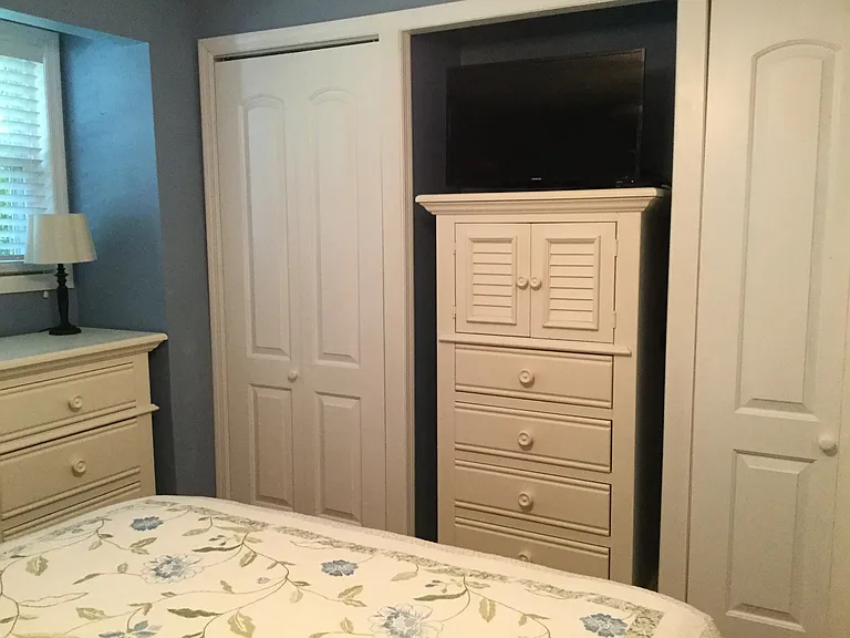 Master Bedroom, 2 closets