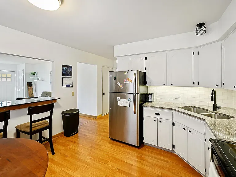 3 bed, 1800 sqft, $2,395 — Photo 2