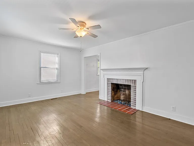 1906 Marion St — Photo 3