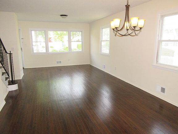 4th image of 32 Brookfield Ave