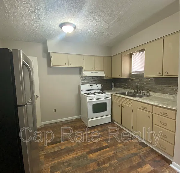 1226 Parkview Dr — Photo 14