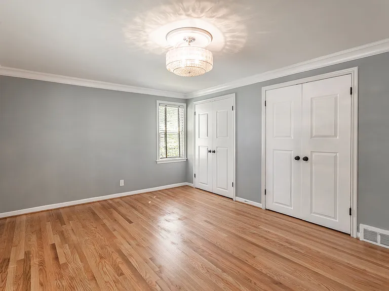 906 Putney St — Photo 25