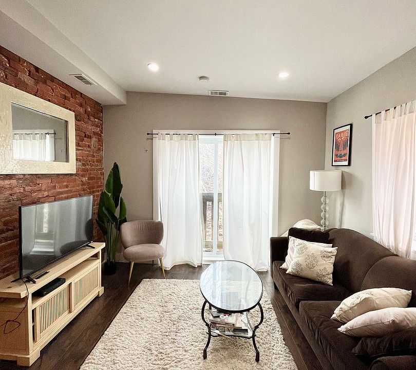 1st image of 1619 Mount Vernon St #622/3