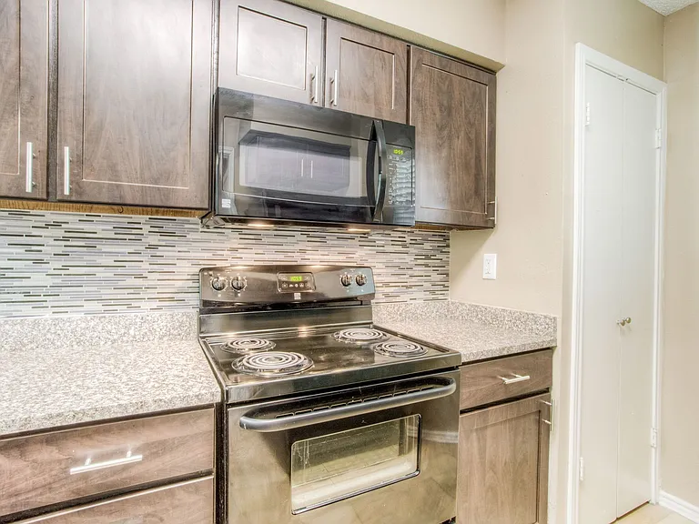 The Quorum at Trophy Club Townhomes — Photo 13