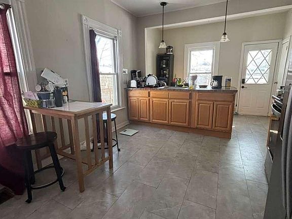 2nd image of 310 Noble St