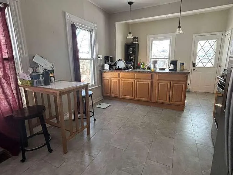 310 Noble St — Photo 2