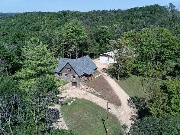 19536 Tuckaway Valley Rd, Richland Center, WI 53581