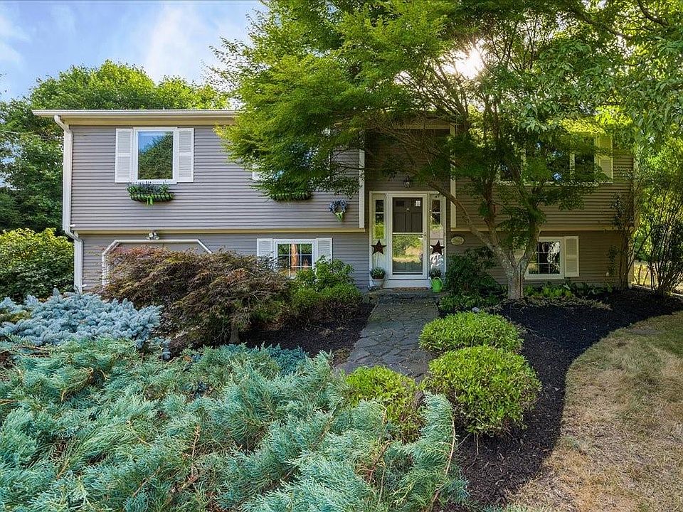 67 Greenwood Rd North Kingstown RI 02852 Zillow