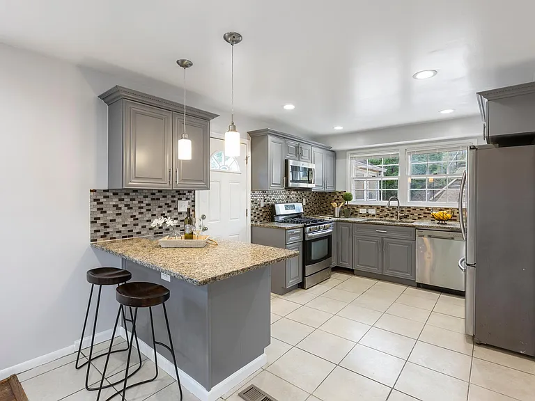 3726 Camden St SE — Photo 6