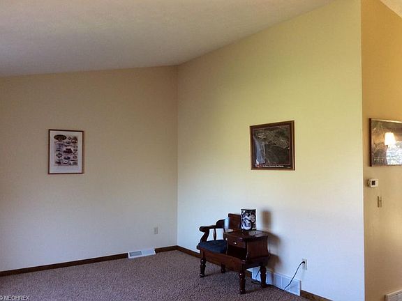4th image of 437 Hampton Dr