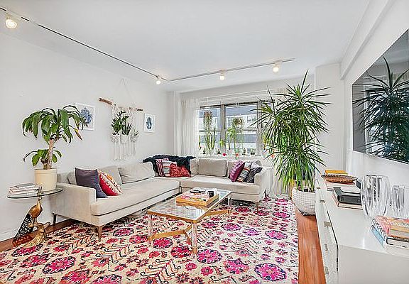 3rd image of 211 E 53rd St APT 6K