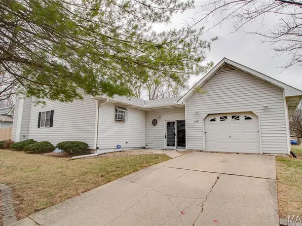 1801 Esic Dr, Edwardsville, IL 62025