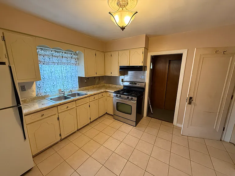 22538 Raven Ave — Photo 9