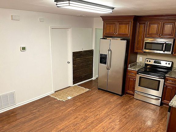 3rd image of 3811 Peach Orchard Cir
