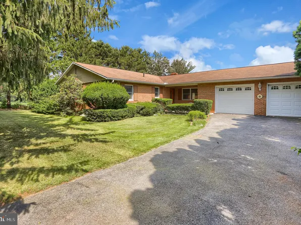 117 Aspen Ln, Mill Hall, PA 17751