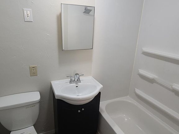 5th image of 17 Orbon Pl #17