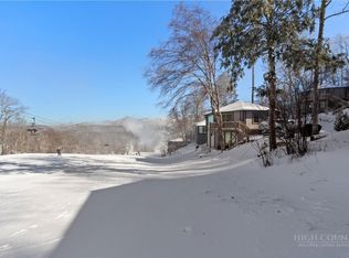 630 Briarcliff Rd, Banner Elk, NC 28604