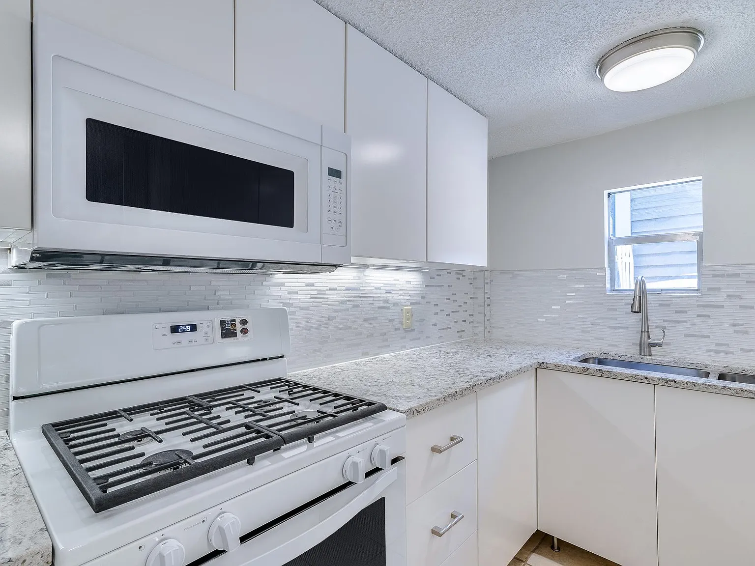 3315 W Empedrado St — Photo 2