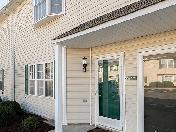 2nd image of 2385 Vineyard Drive #I3