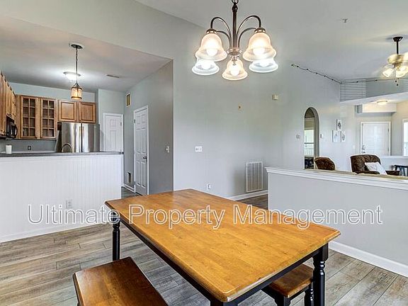 5th image of 3905 River Front Pl APT 201