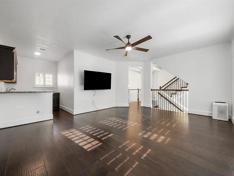 908 Amelia St — Photo 26