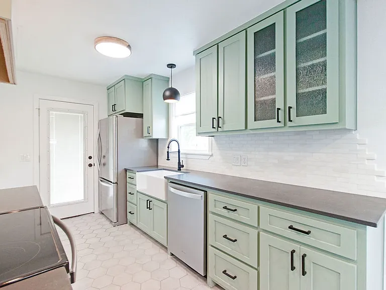 400 W Poplar St #D — Photo 8