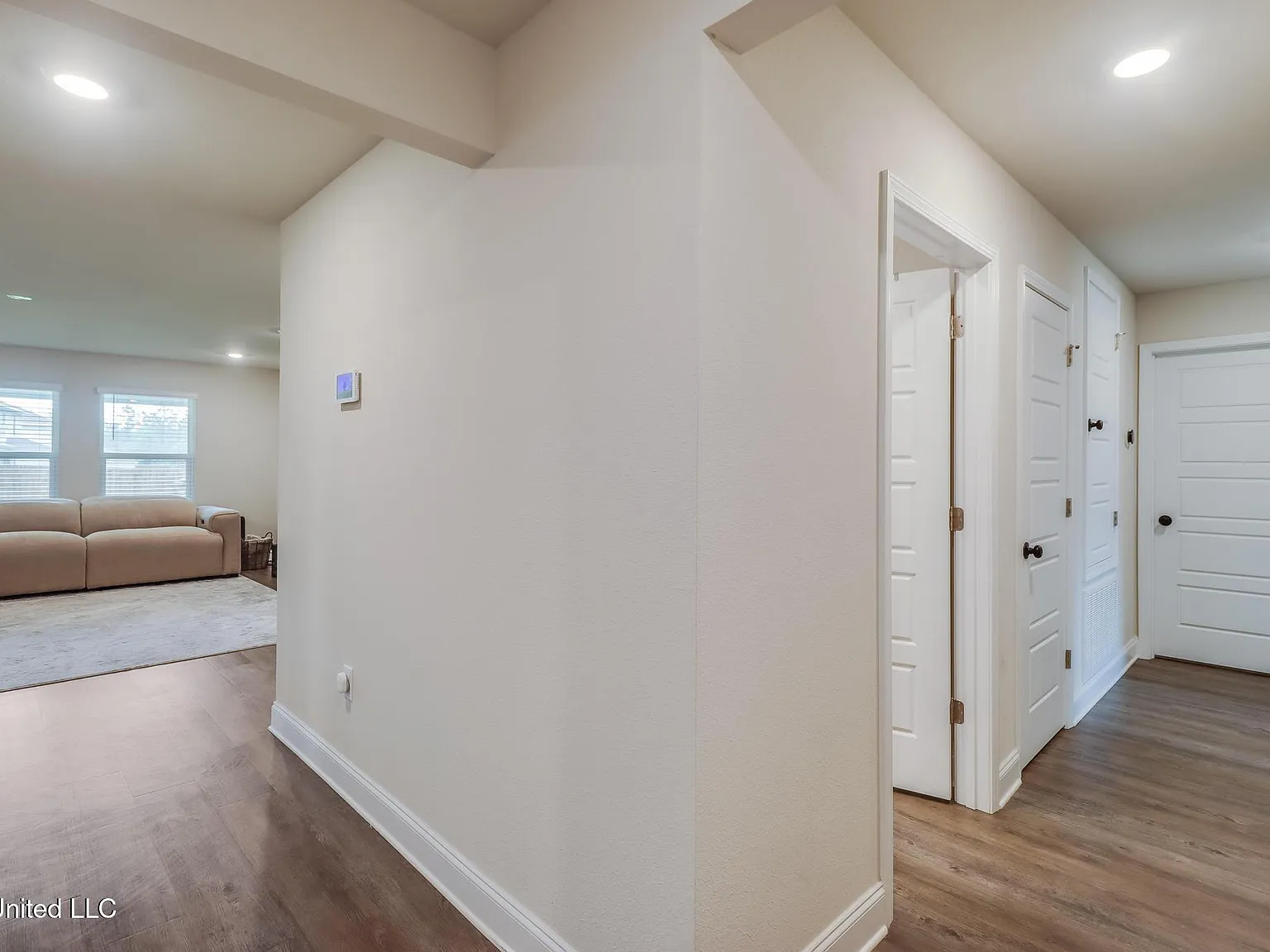 4 bed, 2.0 bath, 2068 sqft, $2,400 — Photo 3