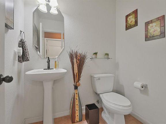 4th image of 611 Salma Ct