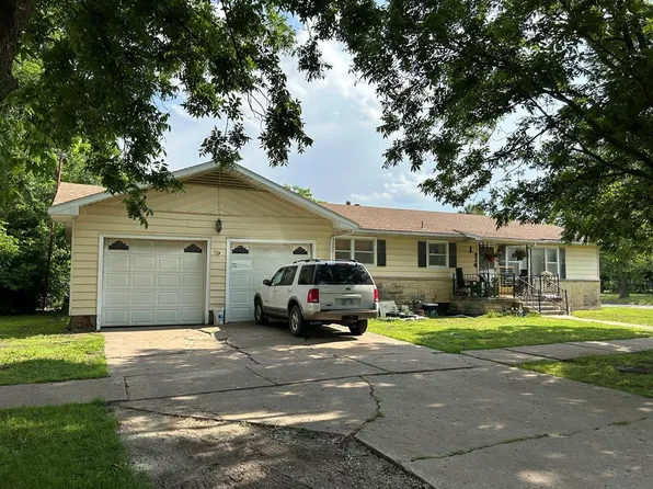 821 W 6th St, Coffeyville, KS 67337