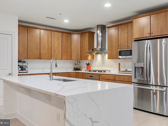 3rd image of 66 Franklin St Unit 214
